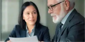 ที่ปรึกษาจากบริษัทมิสาริการบัญชีอธิบายเอกสารให้ลูกค้าต่างชาติสื่อถึงบริการที่เป็นมืออาชีพ,รับทำบัญชี, รับยื่นภาษี, รับวางแผนภาษี, รับจดทะเบียนบริษัท, รับทำ work permit, work permit, ใบอนุญาตทำงาน, รับทำใบอนุญาตทำงาน, รับปิดงบการเงิน, visa non-b, non-b, nonb, วีซ่า nonb, วีซ่า non-b,รับต่อวีซ่า non-b, visa non-o, non-o, nonb, วีซ่า nono, วีซ่า non-o,รับต่อวีซ่า non-o